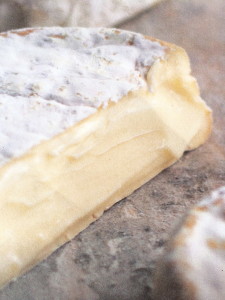 Cheese made with raw full cream milk: great source of calcium, proteins and healthy fat.